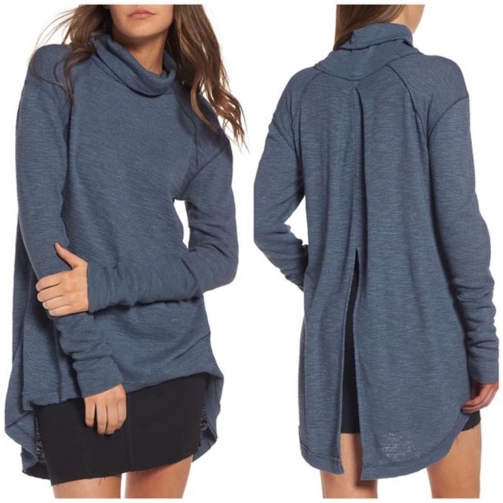We The Free People Navy Blue Turtleneck Long Sleeves Split Back women’s size xs